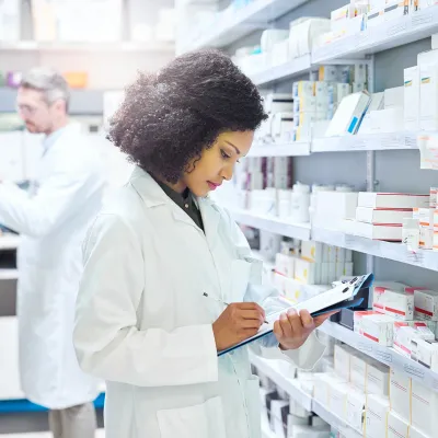 Pharmacist in Pharmacy	