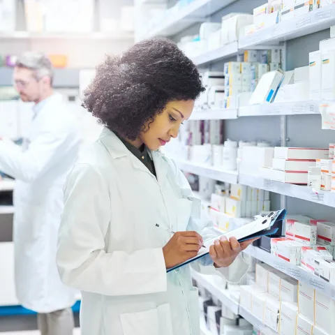 Pharmacist in Pharmacy	